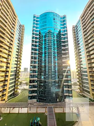 Cash studio apartment in Horizon Towers, 761 sq ft, for only 313,000. A great opportunity for living or investment with excellent returns and a prime