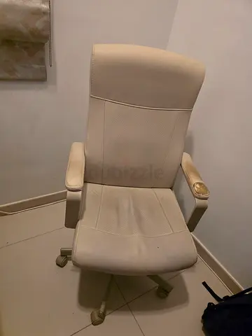 White ergonomic office chair with armrests (used)