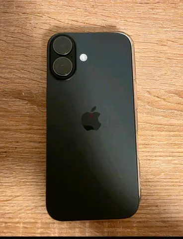 iPhone 17 (black) - almost new condition, dual camera back and dual sim, Europe version
