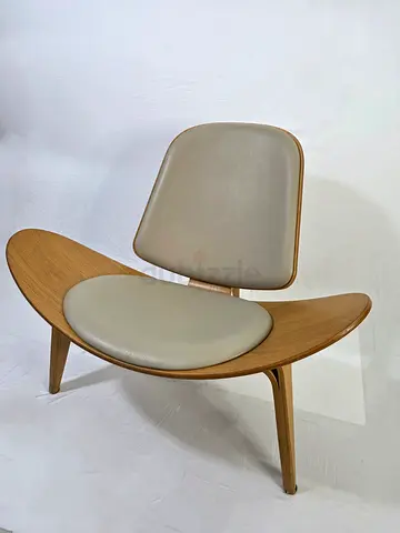 Authentic Carl Hansen  Søn CH07 Shell Chair.
Designed by Hans J. Wegner, 1963