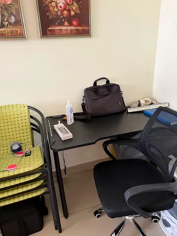 Compact black gaming desk with office chair and extra stacking chairs - good condition