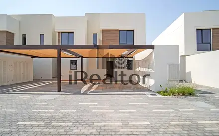Spacious 3+1 Townhouse | Community View | For RENT