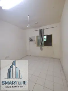 Big offer near to bus stop 2bhk with family building rent only 28k
