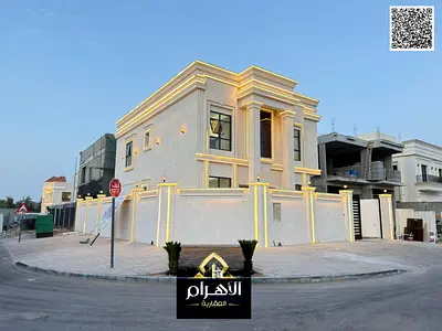Classic villa for sale on a corner lot with two street frontages. Registration fees included, freeh