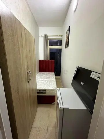 Partition with balcony - 2 Min to DMCC Metro  Marina Mall - Ladies Only