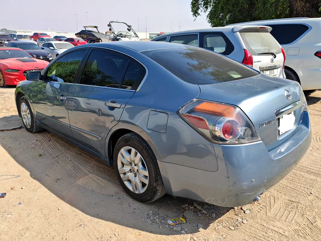 Nissan Altima 2011 — photo 1 of 5