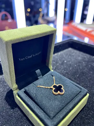 VCA Vintage Alhambra Onyx Pendant 18K Yellow Gold
Full Set with VCA Certificate  Box • 5.1g