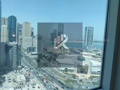 شقة غرفتين وصالة للإيجار في التعاون بمساحات واسعة و2 دريسينج روم وتكييف مركزي وصيانة مجانية وموقع حيوي مميز