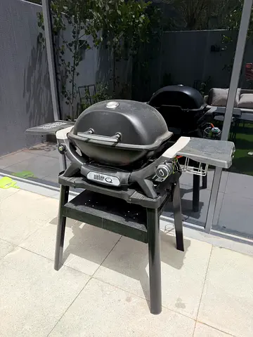 Weber Q1200N gas BBQ grill with stand