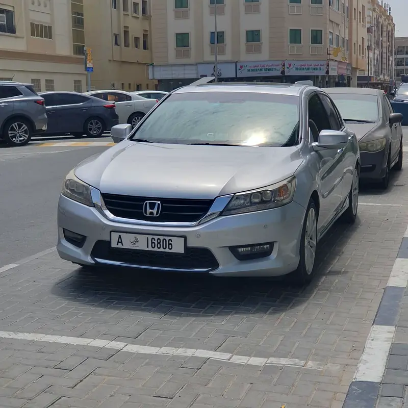 Honda Accord 2015 — photo 1 of 7