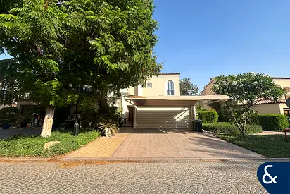 Vacant Now | Corner Unit | Near Main Park