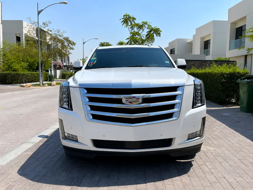 Cadillac Escalade 2016 — photo 1 of 8