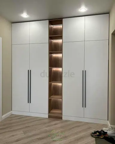 Built-in White Wardrobe with Central Shelves and LED Lighting