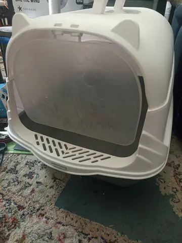 Cat litter box