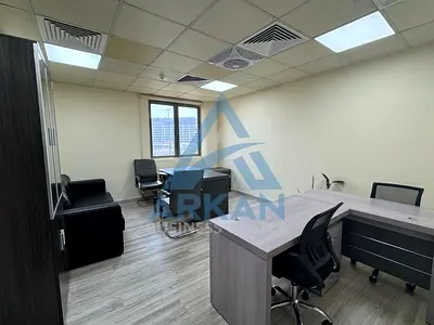مكتب مجهز بالكامل | إطلالة مباشرة على برج خليفة | بجوار المترو