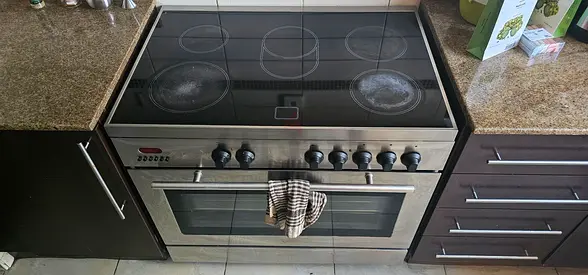 Stainless Steel 5-Burner Electric Ceramic Cooker with Oven - Used