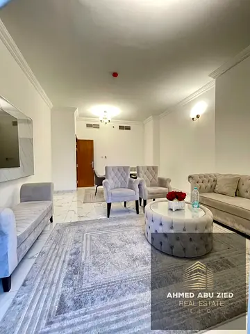 غرفتين نوم بمساحات مريحة غرفة نوم ماستر صالة واسعة بتصميم عملي عدد 2 بلكونة بإطلالات مفتوحة مطبخ عملي بتشطيبات جيدة تشطيبات أنيقة وإضاءة طبيعية رائعة