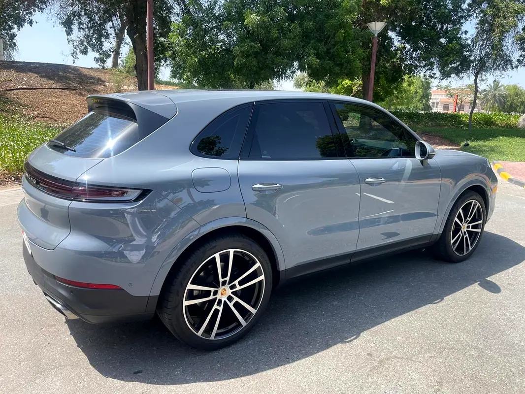 Porsche Cayenne 2024 — photo 1 of 6