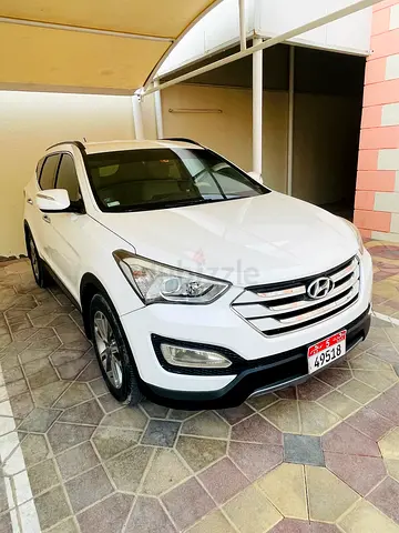 2014 Hyundai Santa Fe. 7 Seaters. GCC Specs - Well Maintained