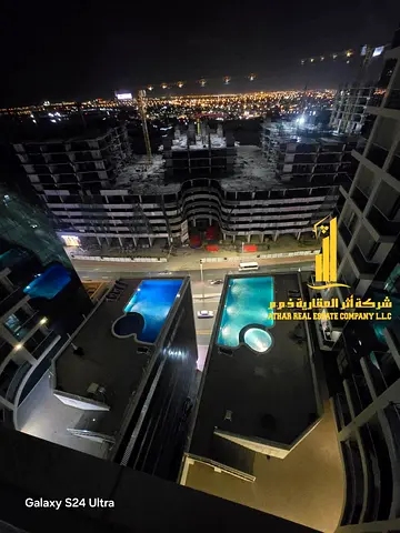 ببلكونه إطلالة بحريه مميزة شقة غرفتين وصالة مفروشه بالكامل فرش جديد راقي جدا بموقع مميز جدا شامله جميع الخدمات مع جيم، مسبح، باركينج خاص
