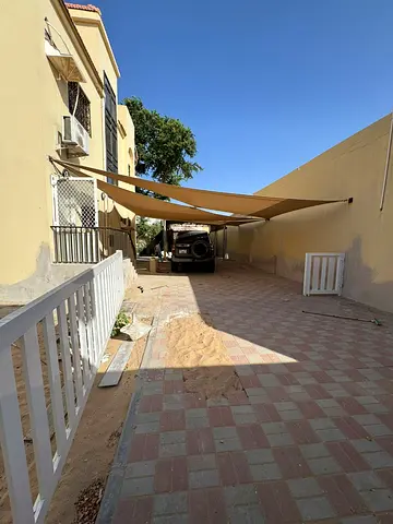 The most luxurious villa in the Al Sabkha area of ​​Umm Khanoor, Sharjah, consists of 6 bedrooms with 5 bathrooms, a master maid's room, a balcony wit