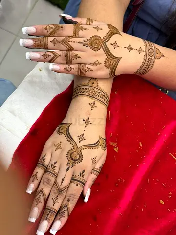 Henna Artist