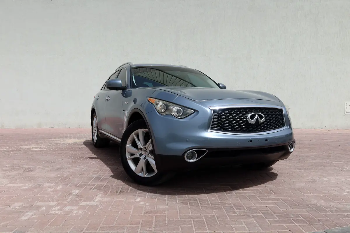 Infiniti QX70 2017 — photo 1 of 18