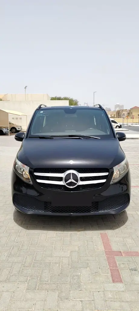 Mercedes-Benz V-Class 2024 — photo 1 of 4