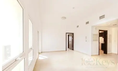 SPACIOUS | RARE CLOSED KITCHEN | BRIGHT & AIRY | BUDGET PRICE