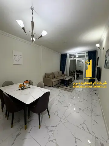 للايجار  غرفتين وصاله مفروشه بعجمان بفرش نظيف ومرتب _ الراشديه 1 _ ابراج الواحه  _  شامل جميع الفواتير والانترنت _  مفروش بالكامل بأثاث أنيق