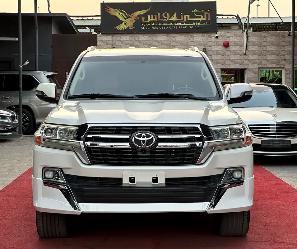 Toyota Land Cruiser 2017 — photo 1 of 20