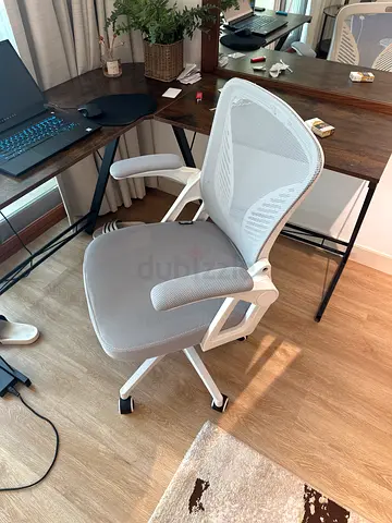 Ergonomic white mesh office chair — As good as new