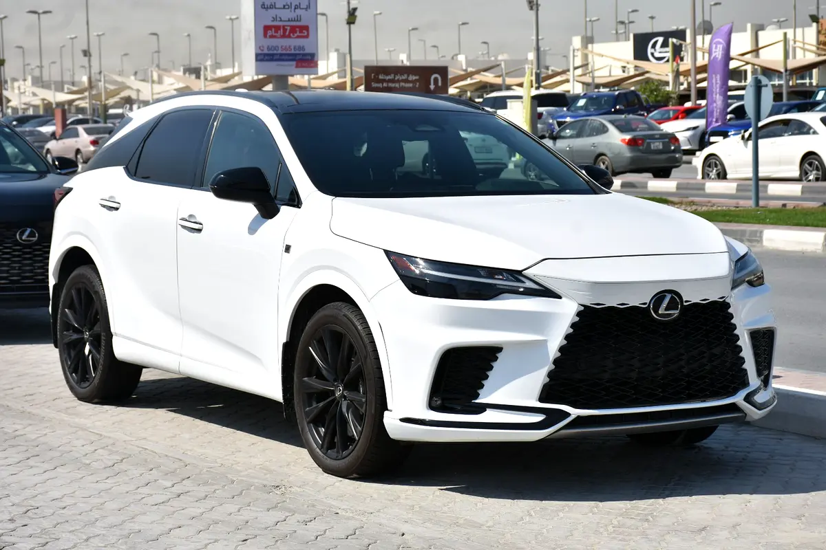 Lexus RX-Series 2023 — photo 1 of 15