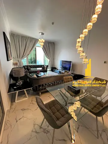شقة فخمة ثلاثة غرفة وصالة وغرفة خادمة مفروشة فرش فاخر جديد  للإيجار في عجمان - الراشدية1 - ابراج واحة