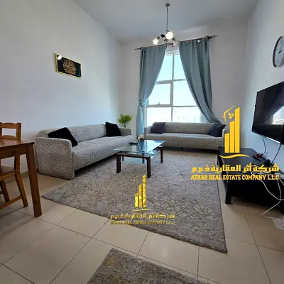 شقة غرفة و صالة مفروشة للإيجار الشهري ✅ في عجمان - شارع خليفة أبراج السيتي تاور ✔️ شامل الفواتير و الإنترنت ⚡📶 جاهزة للسكن فوراً !