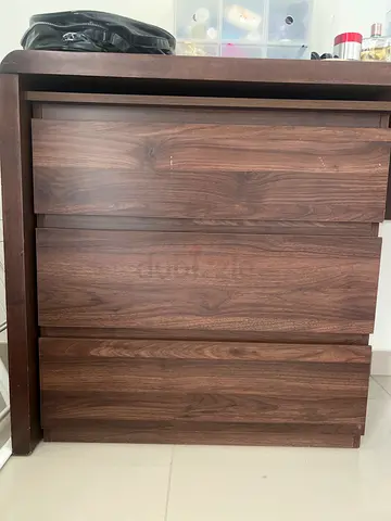 Chest of drawers