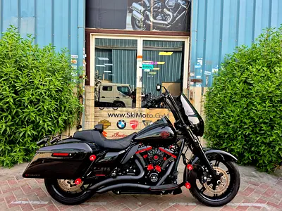 2020 HARLEY ROAD KING CUSTOM BLACK.