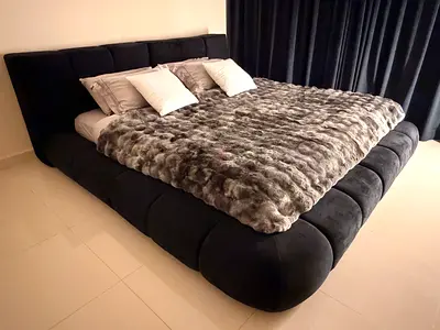 Bed + Mattress - Low-Profile Modern Black Platform Bed - King Size + Mattress (spring memory foam)
