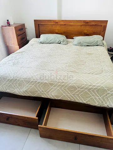 Bed with built in storage drawers