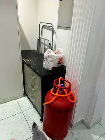GAS CYLINDER RED-FILLED