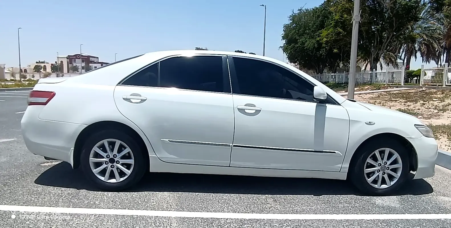 Toyota Camry 2010 — photo 1 of 7