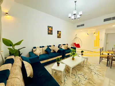شقة فاخره غرفتين وصالة مفروشه بالكامل مع بلكونه باطلاله مفتوحه.كورنيش عجمان. للايجار الشهري، الايجار يشمل الفواتير والإنترنت