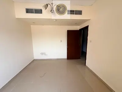 اجمل غرفة وصالة في شارع الوحدة - باركين مجانا - تكيف مركزي - 2 بلكونة باطلالة مدينة مفتوحة - مساحة واسعة - عل مخرج دبي