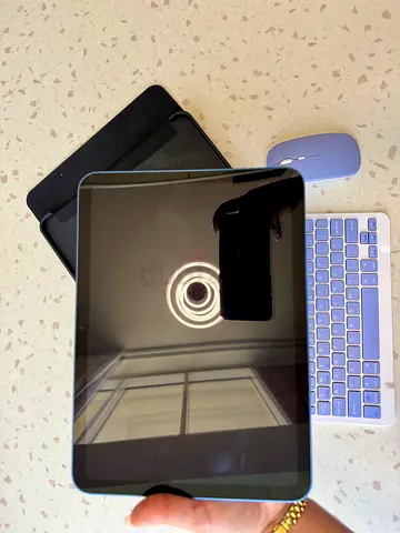 iPad 10th generation with keyboard, case and Bluetooth Pencil / mouse - Perfect condition