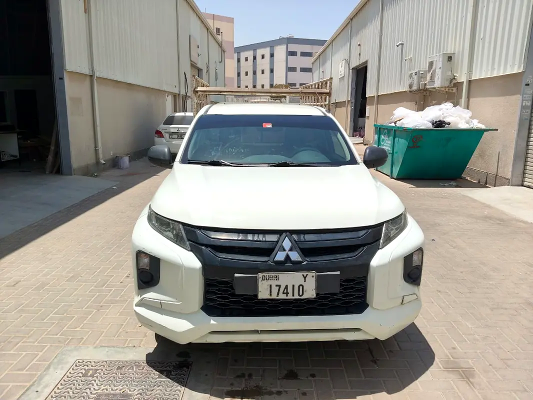 Mitsubishi L200 2022 — photo 1 of 7