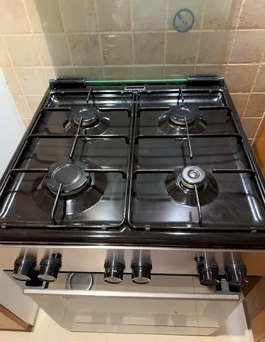 Bosch 4 Burner Gas Cooking Range with Oven. Electric ,available in reem island