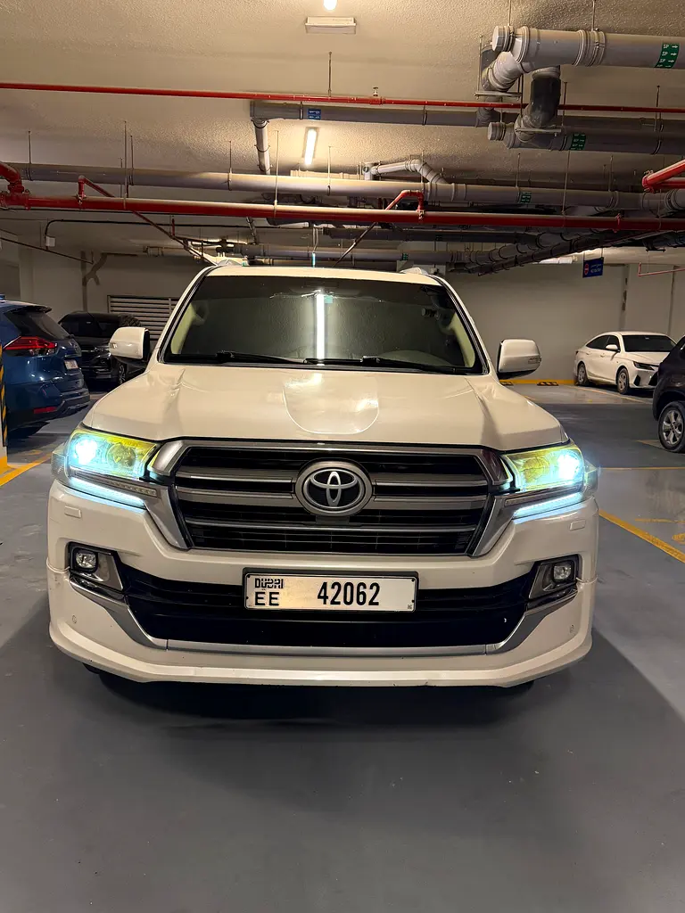 Toyota Land Cruiser 2019 — photo 1 of 18