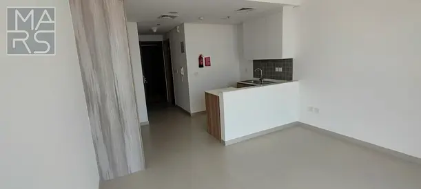 للإيجار – استديو في مجمع أجمل مكان يسرنا الإعلان عن توفر استديو للإيجار في مجمع أجمل مكان، الواقع في منطقة الحمرية – الواجهات المائية، إحدى أجمل المنا