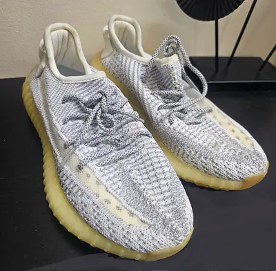 Adidas Yeezy Boost 350V2. Size39.