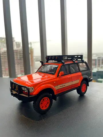 Die-cast Toyota Land Cruiser LC80 Collectable 1:24 Toy